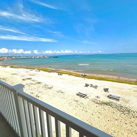 Mackinaw Beach And Bay Inn & Suites Mackinaw City Exterior photo