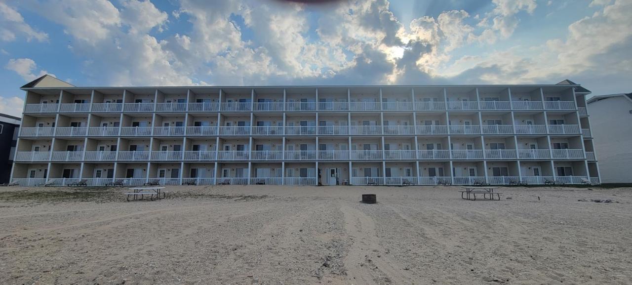 Mackinaw Beach And Bay Inn & Suites Mackinaw City Exterior photo